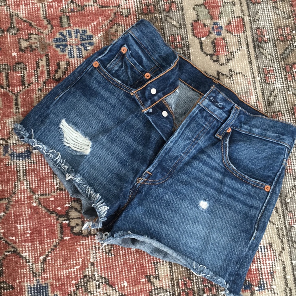 Levi’s 501 high rise button fly shorts 24